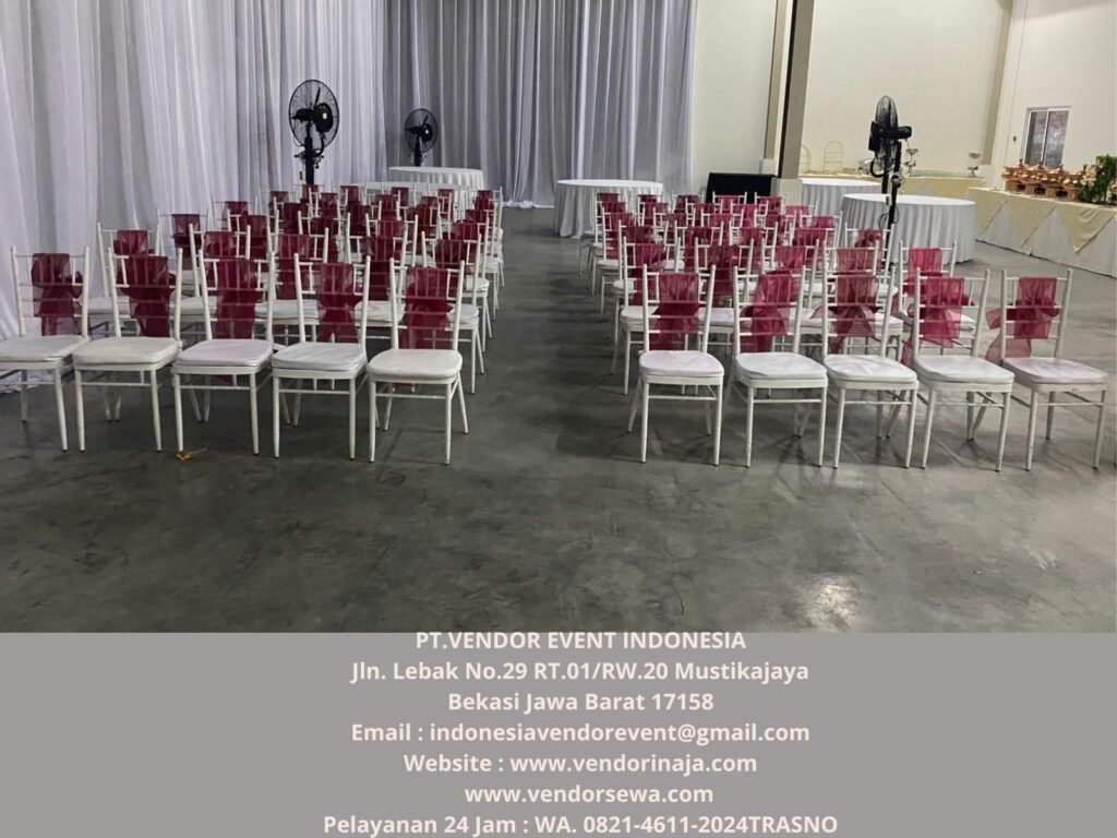 Penyewaan Kursi Tiffany Putih Dekorasi Pita Merah Maroon Cikarang