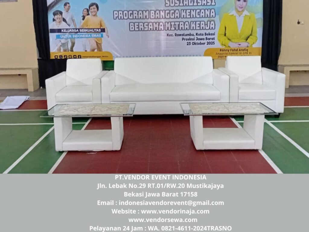 Sewa Sofa Triple Putih Set Meja VIP Event Narogong