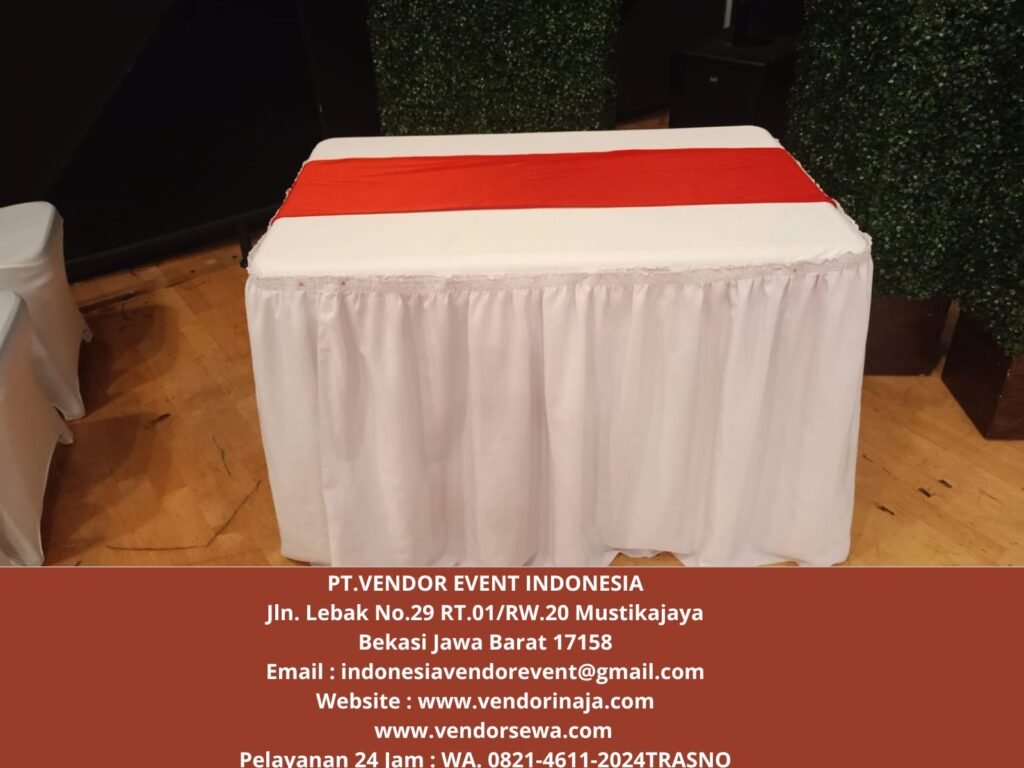 Rental Meja Kursi Cover Putih Aksesoris Merah Jakarta