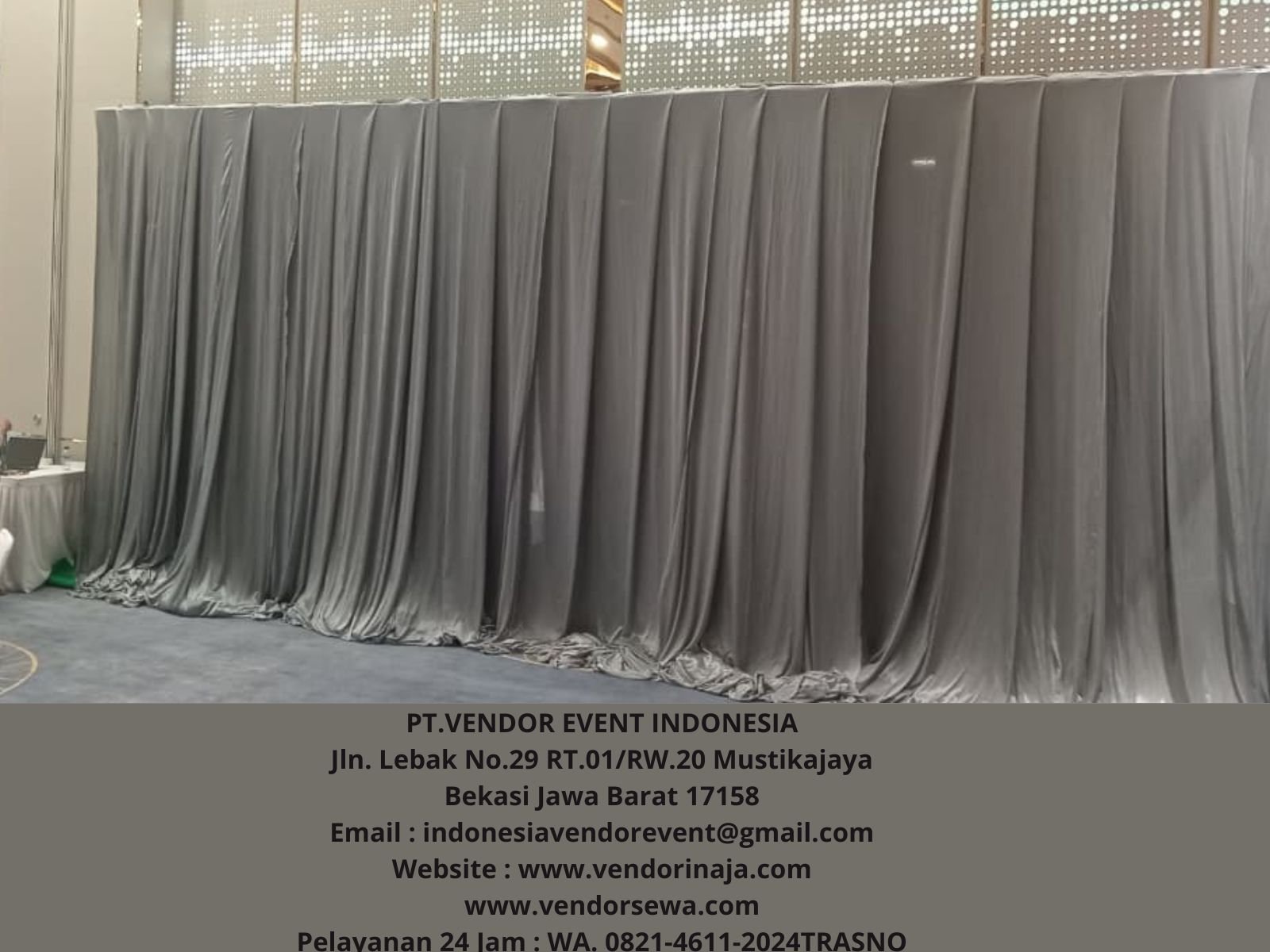 Sewa Panggung Karpet Hitam Dan Tirai Abu-abu Jakarta