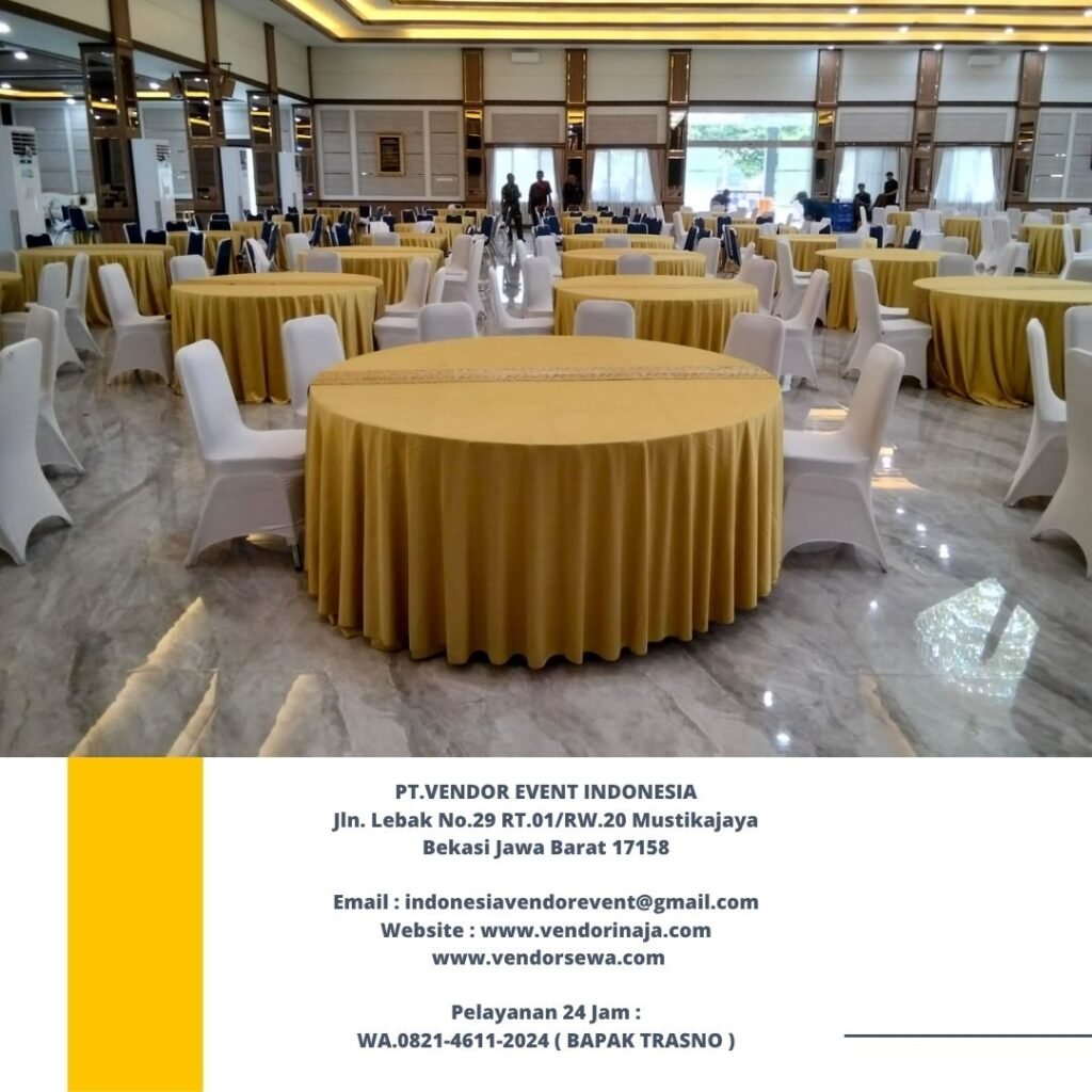 Rental Meja Bundar Taplak Gold Dan Kursi Susun Cover Putih Di Jakarta