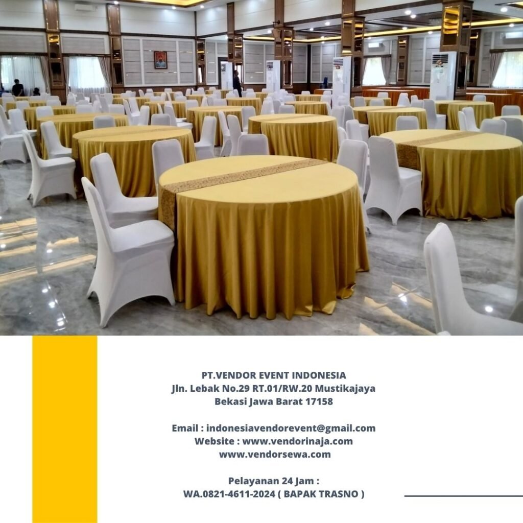 Rental Meja Bundar Taplak Gold Dan Kursi Susun Cover Putih Di Jakarta