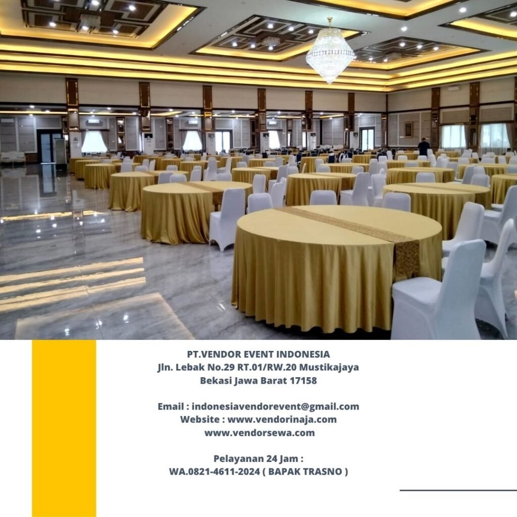 Rental Meja Bundar Taplak Gold Dan Kursi Susun Cover Putih Di Jakarta